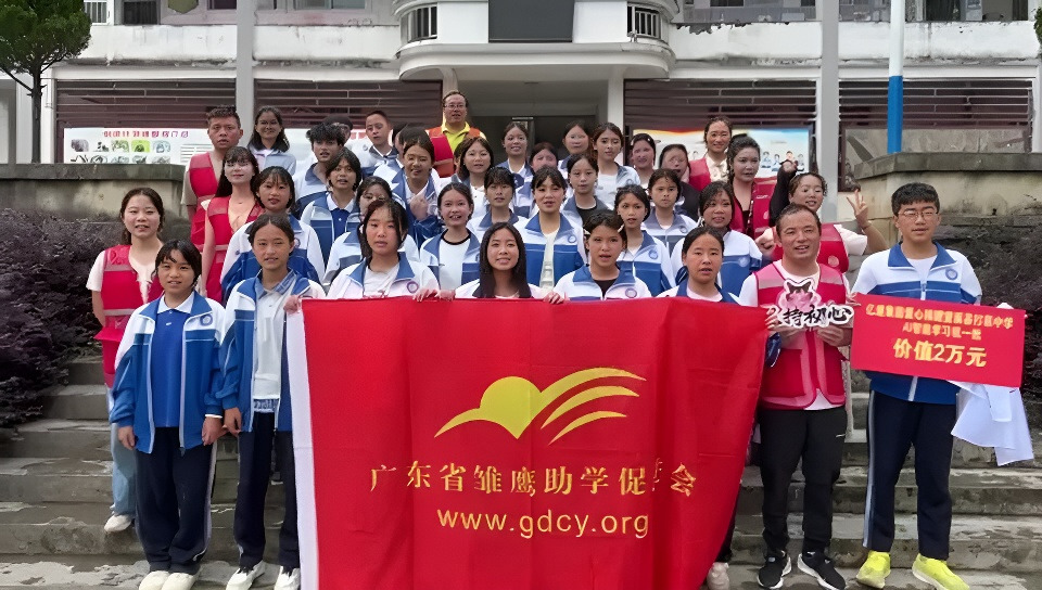 Emdoor renforce le programme «Joie de la lecture», éclairant le chemin des enfants ruraux Emdoor renforce le programme «Joie de la lecture», éclairant le chemin des enfants ruraux