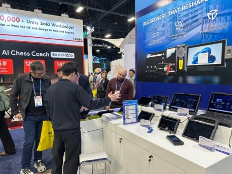 Infos Emdoor M82A Rugged Tablet with Intel Core Ultra processor being used in an industrial factory setting.