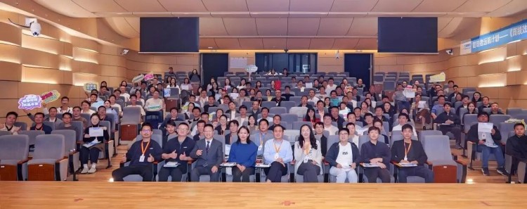 Managers learn À break down silos, ensuring that R&D talks effectively À Manufacturing and Sales, driving operational efficiency.