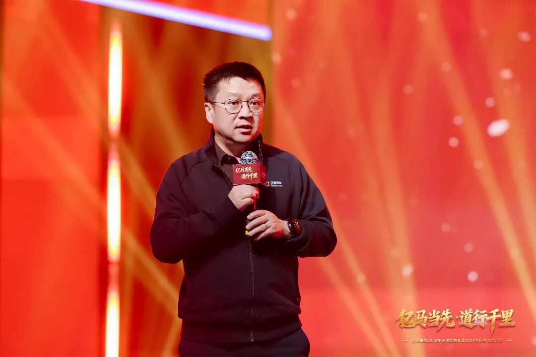 Chairman Zhang Zhiyu Address Chairman Zhang Zhiyu delivering keynote speech