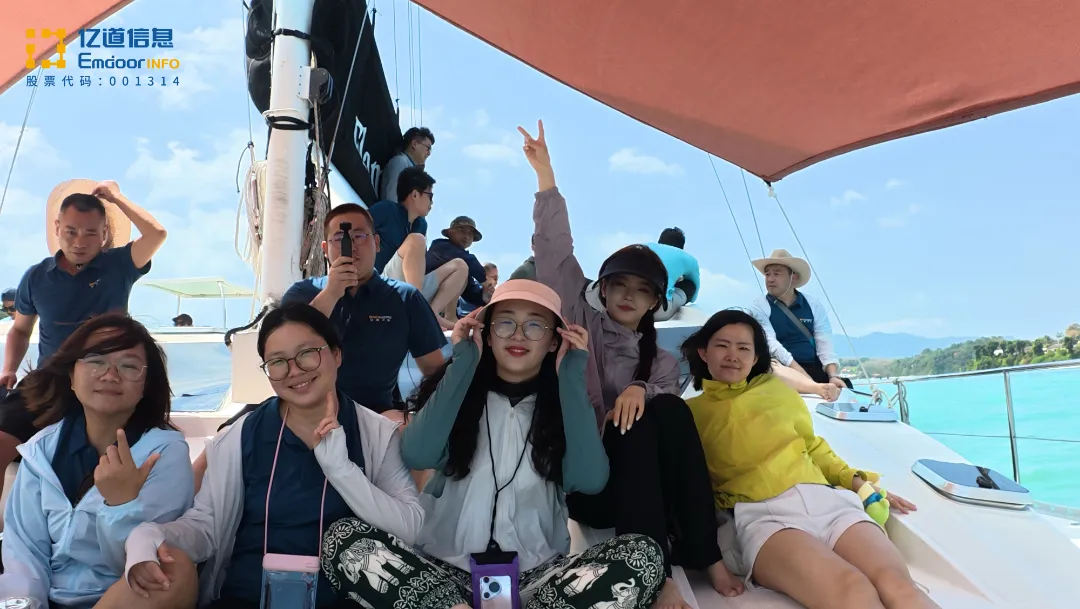 Relaxing on Île de Naka beach