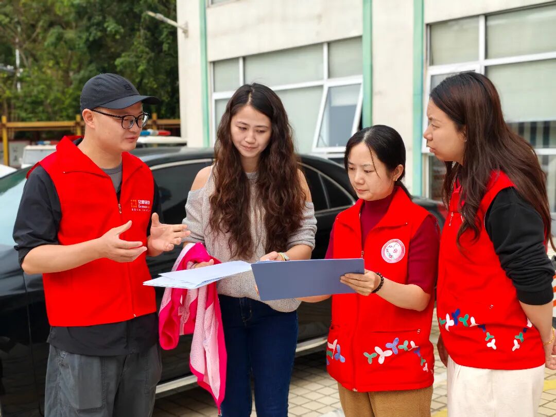 Emdoor CSR team conducting community research for targeted family assistance.