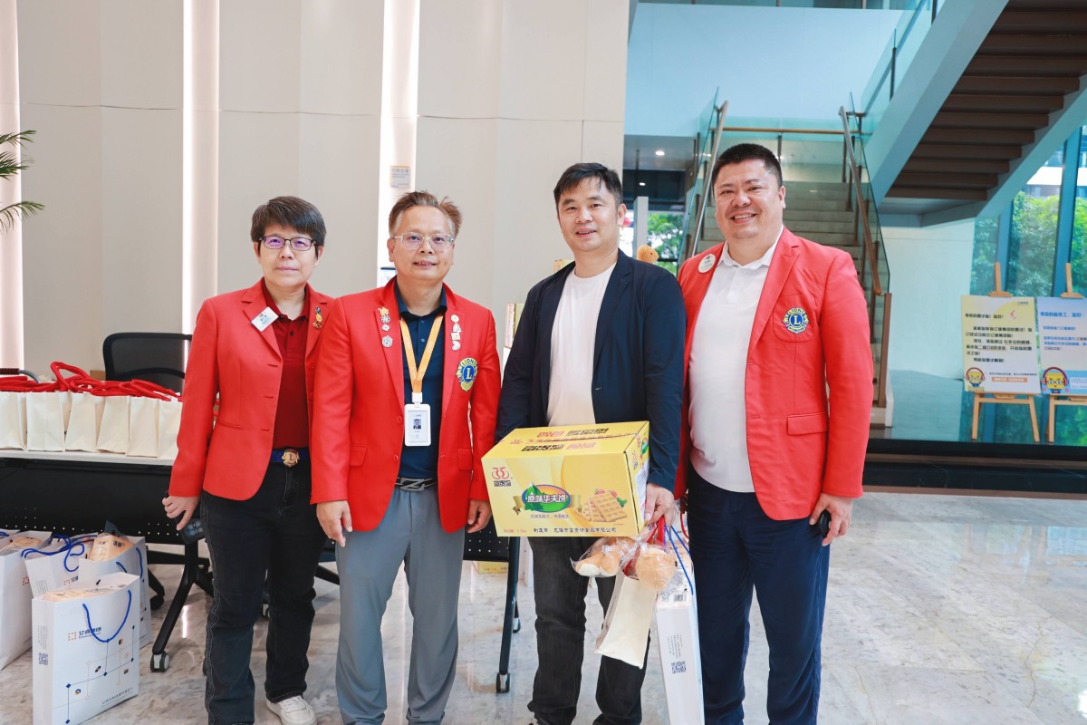 Groupe Emdoor staff and Lions Club volunteers group photo