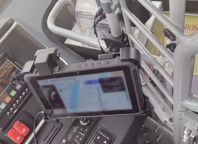 EM-Q16 tablette robuste permet une construction à guichet unique d'un bus intelligent